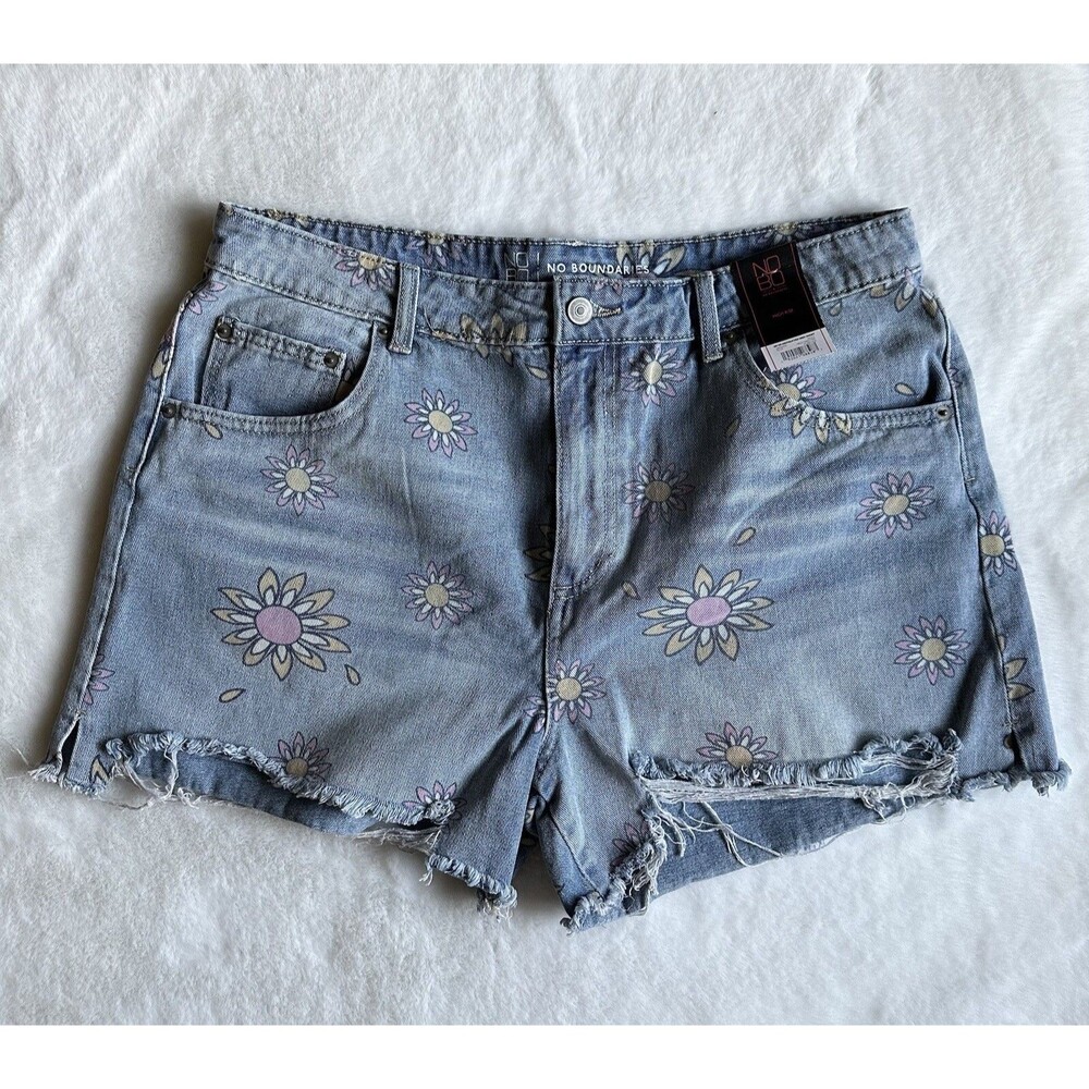 No Boundaries Jean Shorts Size 17 Destructed Midi NWT
